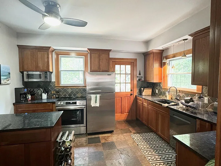 634 NE 28th Ave — Photo 43