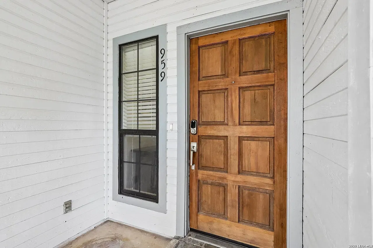 3 bed, 1879 sqft, $2,285 — Photo 4