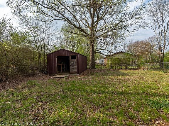 3rd image of 115 Cloos Circle Dr