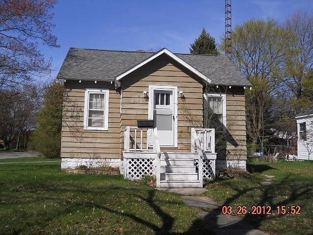 1st image of 801 Diana St
