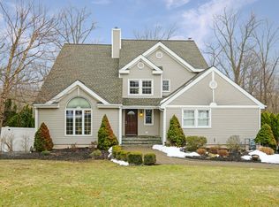 2936 Farm Walk Rd, Yorktown Heights, NY 10598