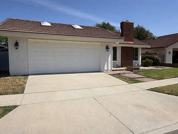 2nd image of 112 N Avenida Palmera