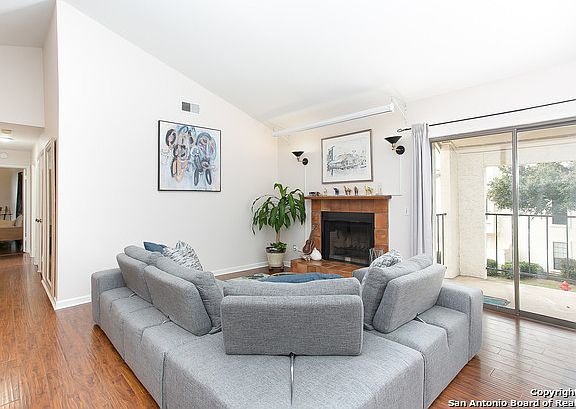 3rd image of 2255 Thousand Oaks Dr APT 706