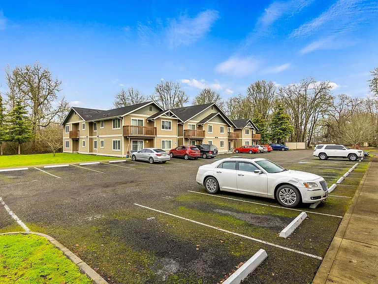 The Perfect Blend of Recreation and Relaxation at Fairway Oaks — Photo 10