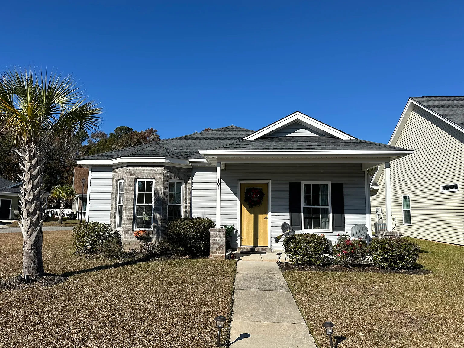 3 bed, 1266 sqft, $1,900 — Photo 1