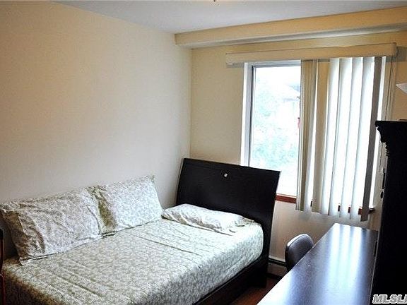 4th image of 16210 71st Ave APT 3B