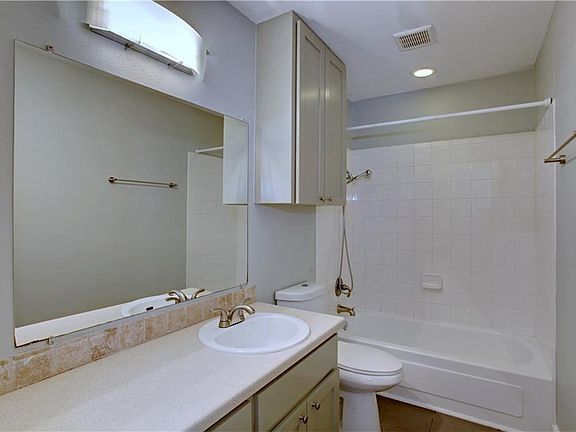 5th image of 2313 La Casa Dr #A
