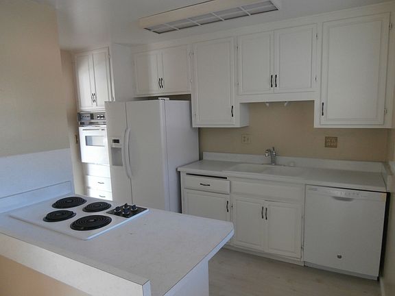 3rd image of 24977 Willimet Way