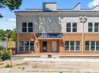 1010 33rd St, Omaha, NE 68105