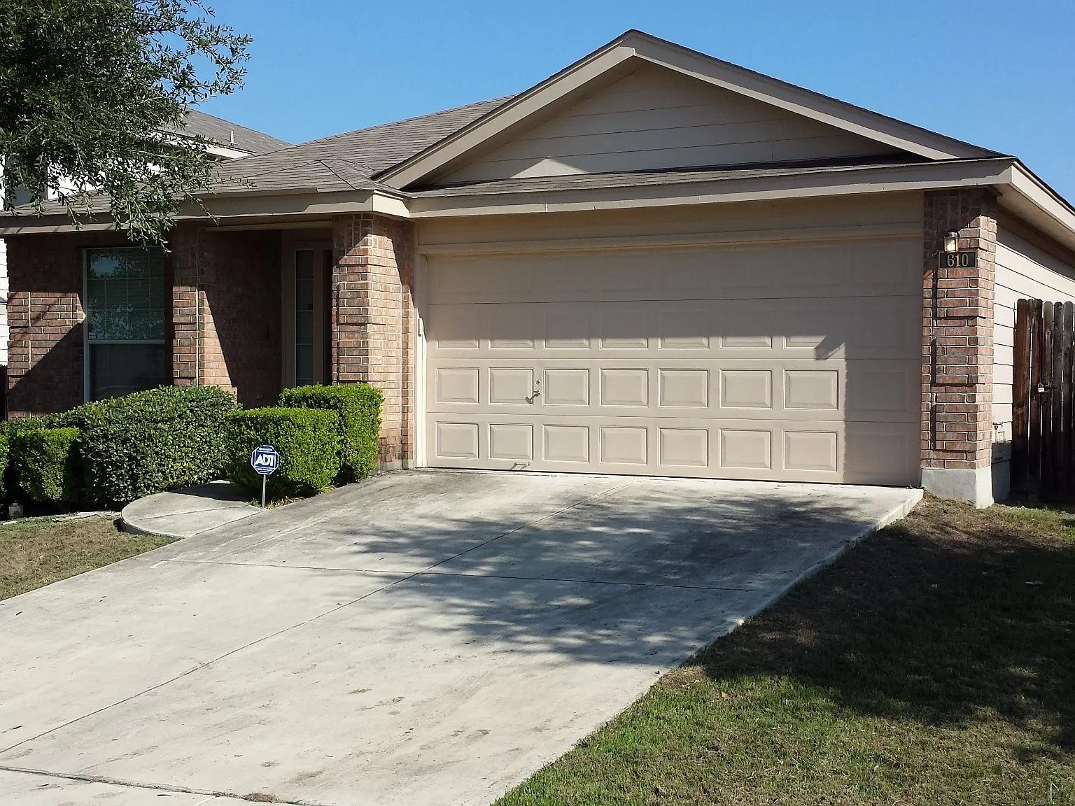 3 bed, 2.0 bath, 1668 sqft, $1,699 — Photo 2