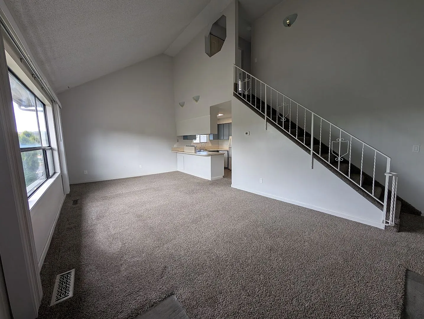 Lovely 2 Bedroom Elks Condo — Photo 1