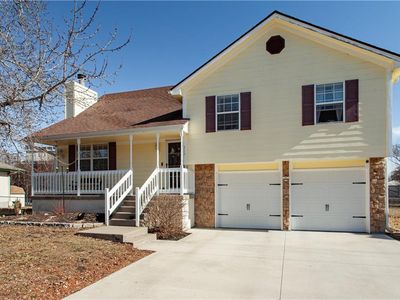 215 Pebblebrook Ln, Grain Valley, MO, 64029