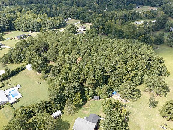3rd image of 148 Meadowview Ln