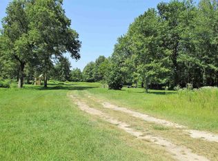 195 Camelia Rd, Flora, IL 62839