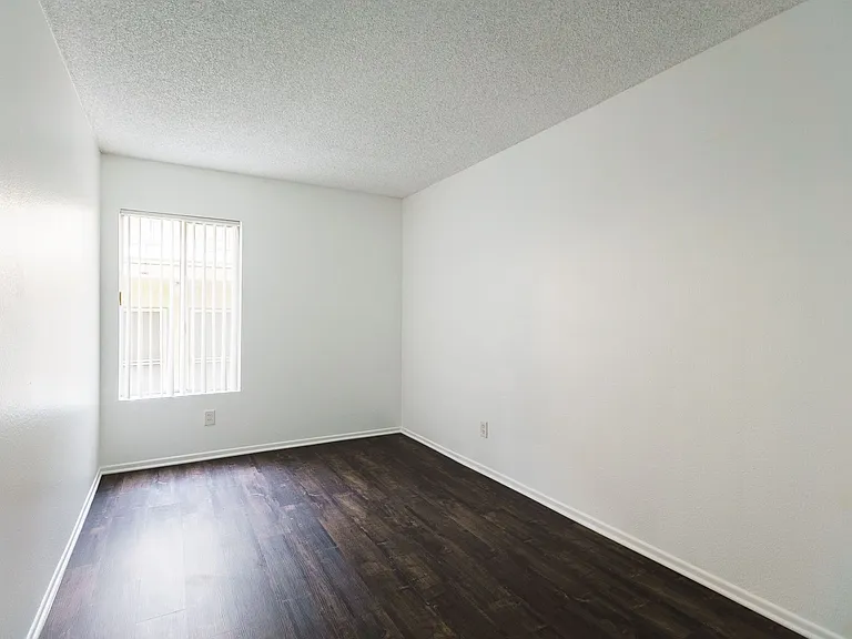 238 South Serrano Ave — Photo 35