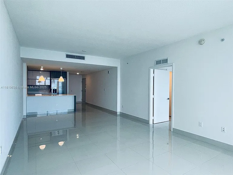 600 NE 27th St #232 — Photo 9