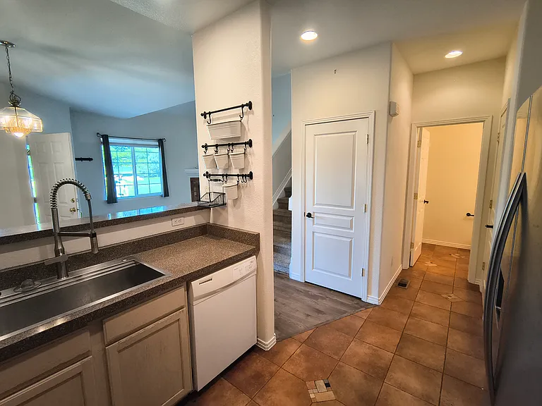 681 S Depew St — Photo 11