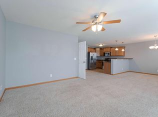 6245 Windhaven Dr, Lincoln, NE 68512