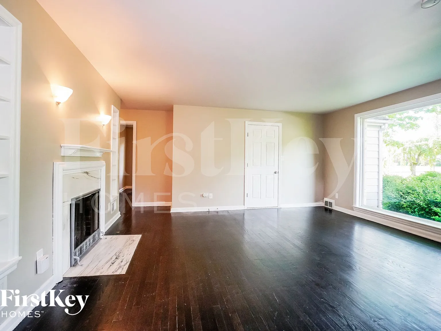 3 bed, 2.0 bath, 1774 sqft, $3,630 — Photo 4