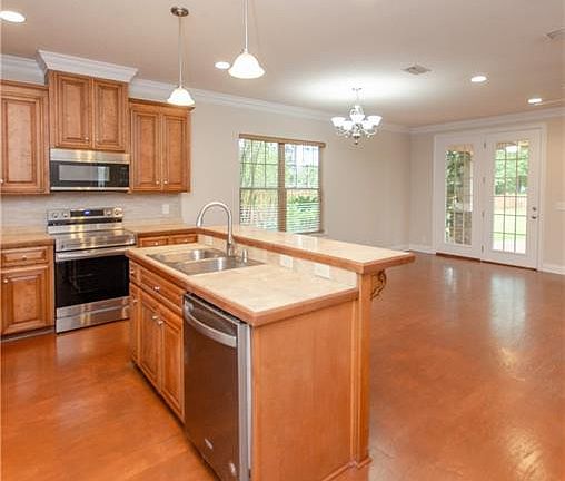 3rd image of 149 Sweetwater Blvd