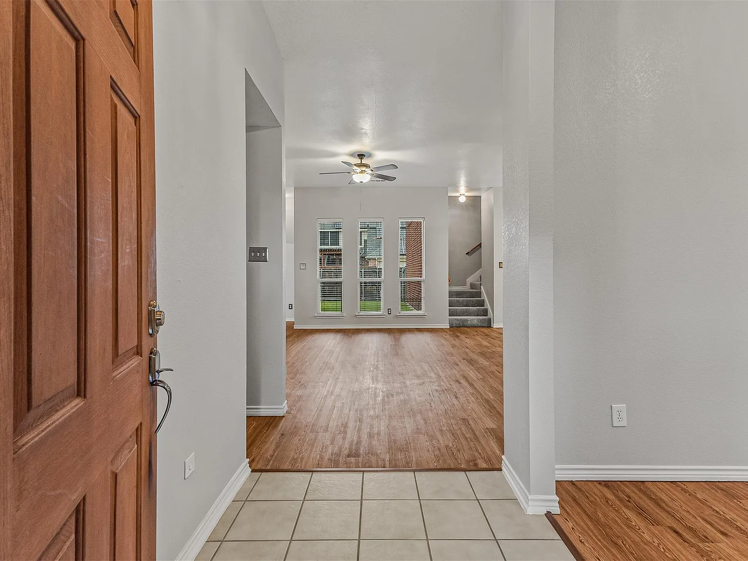 3 bed, 2.5 bath, 2454 sqft, $2,250 — Photo 2