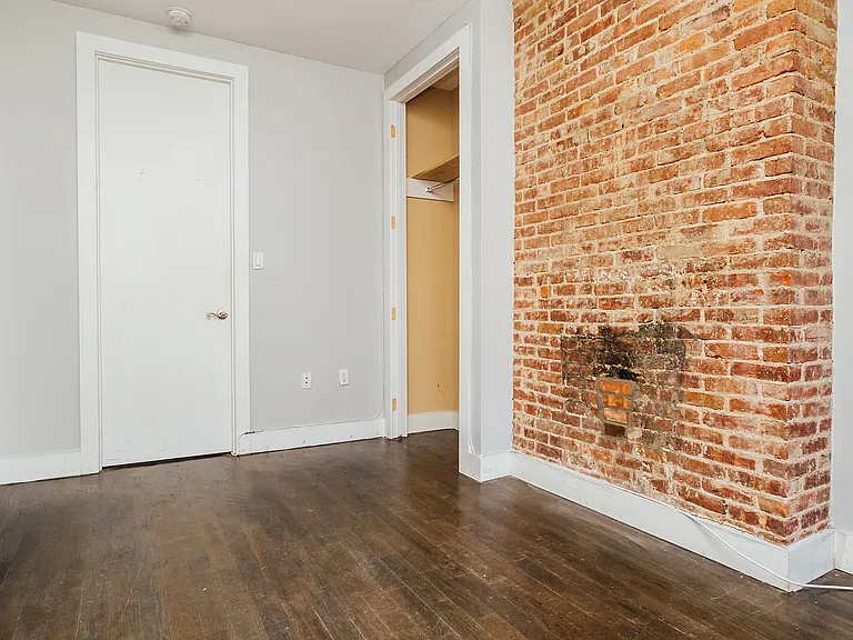 296 Harman St #1L — Photo 6