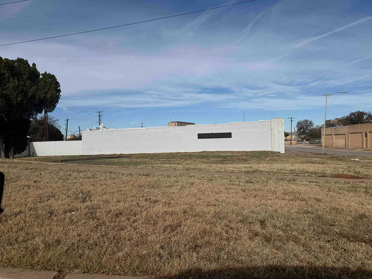 Building Photo - 608 Burnett St