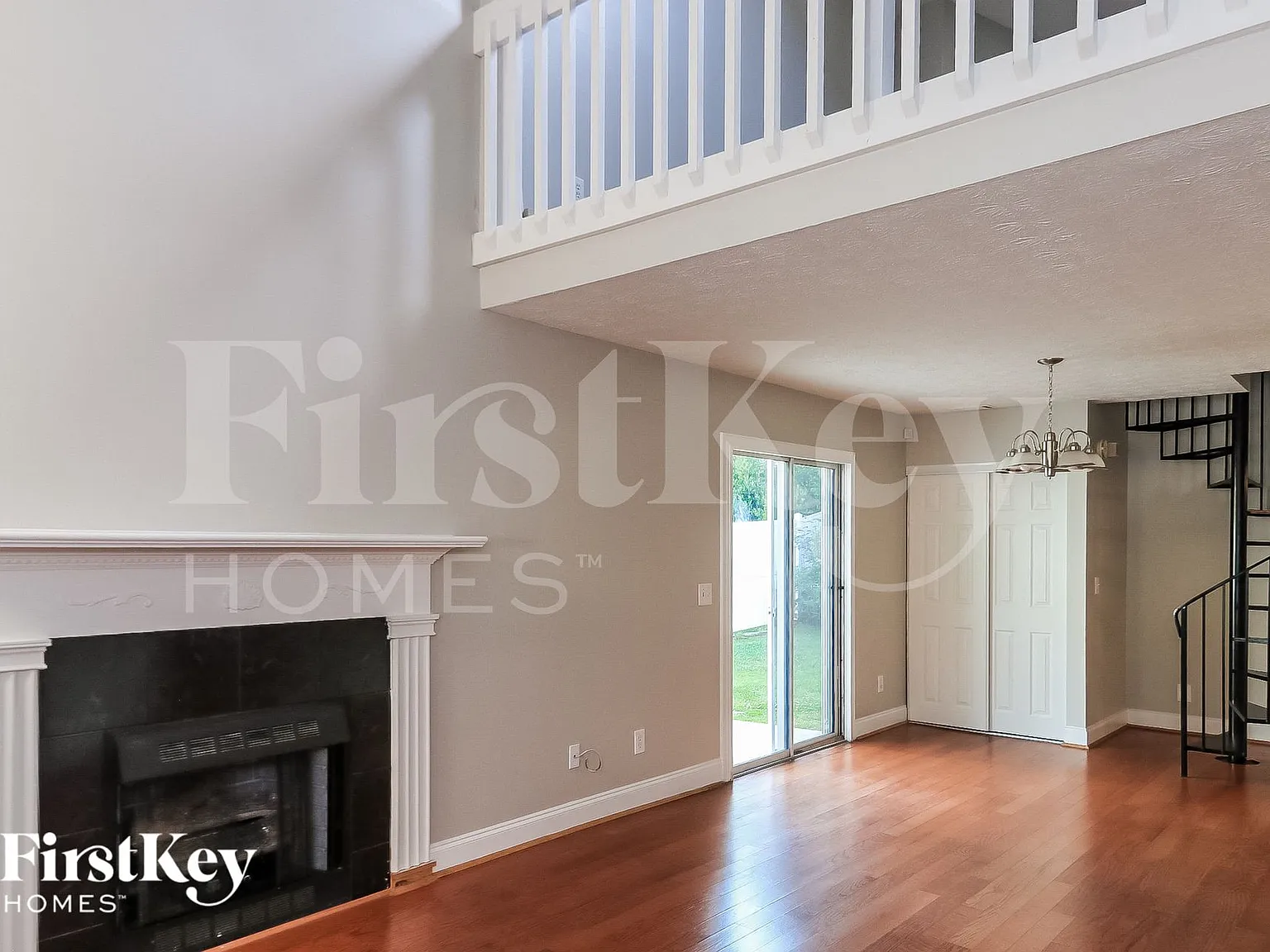 3 bed, 2.0 bath, 1300 sqft, $2,235 — Photo 2
