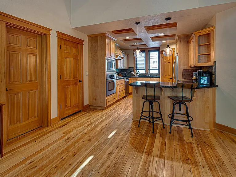 2601 NW Crossing Dr — Photo 8