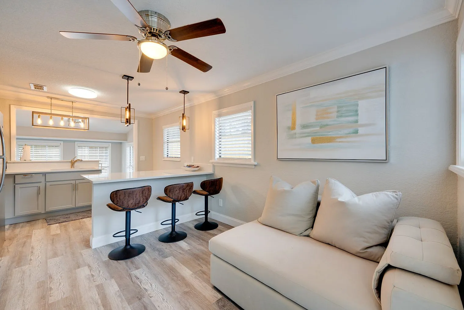 2 bed, 1.0 bath, 1797 sqft, $3,128 — Photo 3