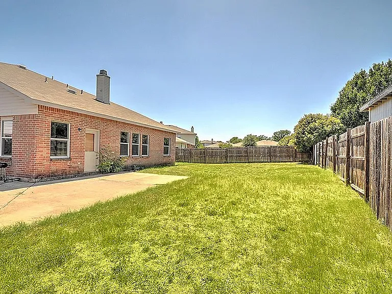 3327 Andalusian Dr — Photo 26