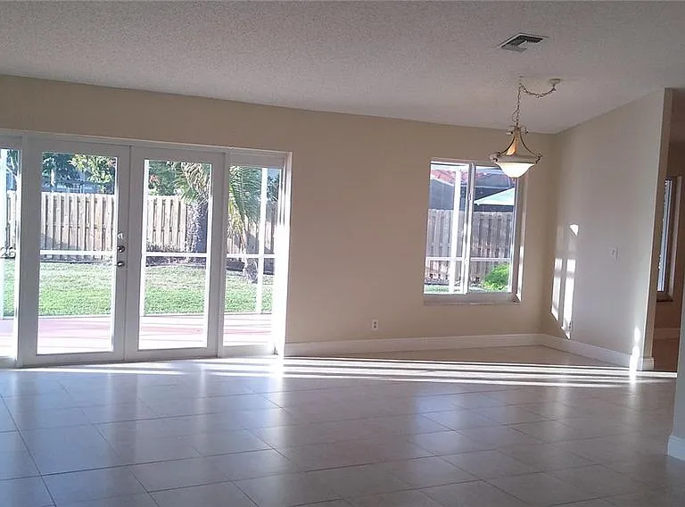15013 SW 10th St #HOUSE — Photo 6