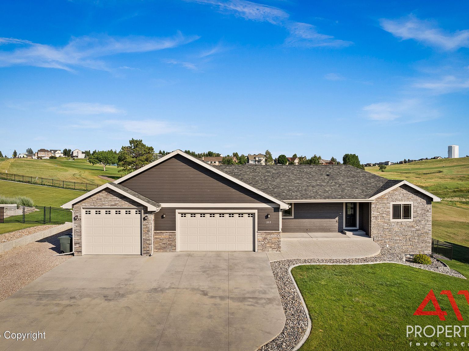 205 Mountain Shadow Dr