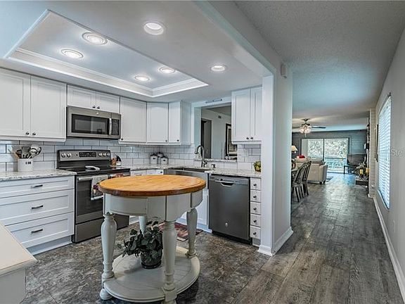 3rd image of 3157 Landmark Dr APT 415