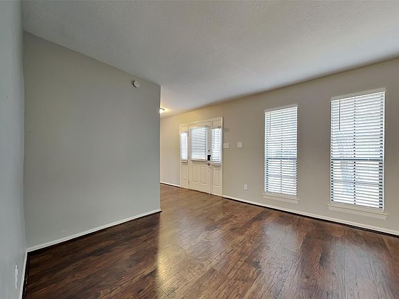 3rd image of 134 E Pathfinders Cir