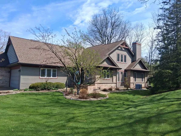 2960 Woods Edge Way, Fitchburg, WI 53711