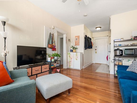 5th image of 70 Strathmore Rd APT 10A