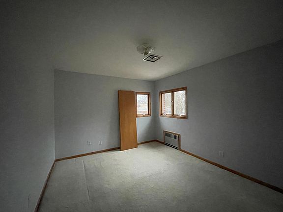3rd image of 7163 166th St Floor 2