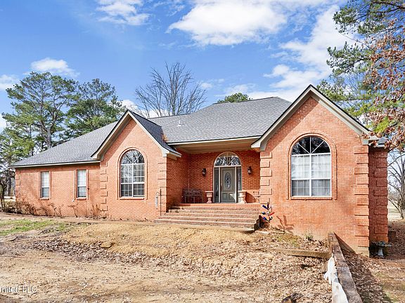 3rd image of 124 Gwen Rd