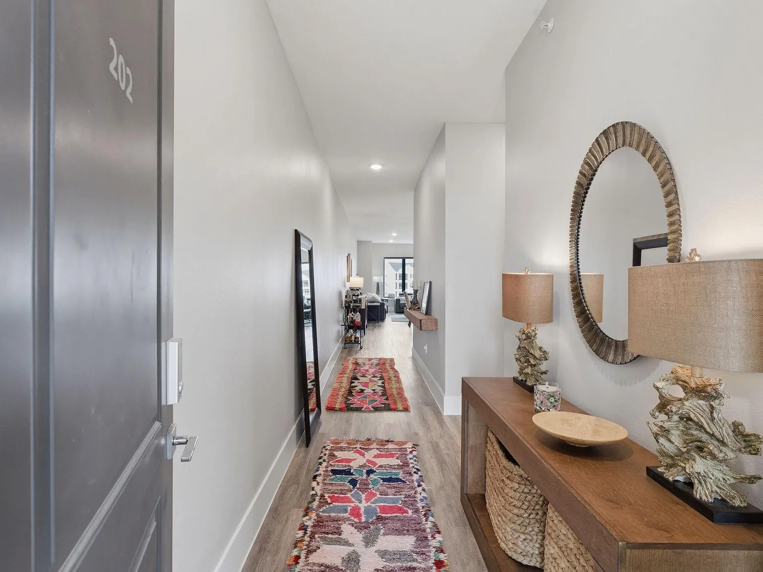 3 bed, 3.0 bath, 1720 sqft, $3,800 — Photo 4