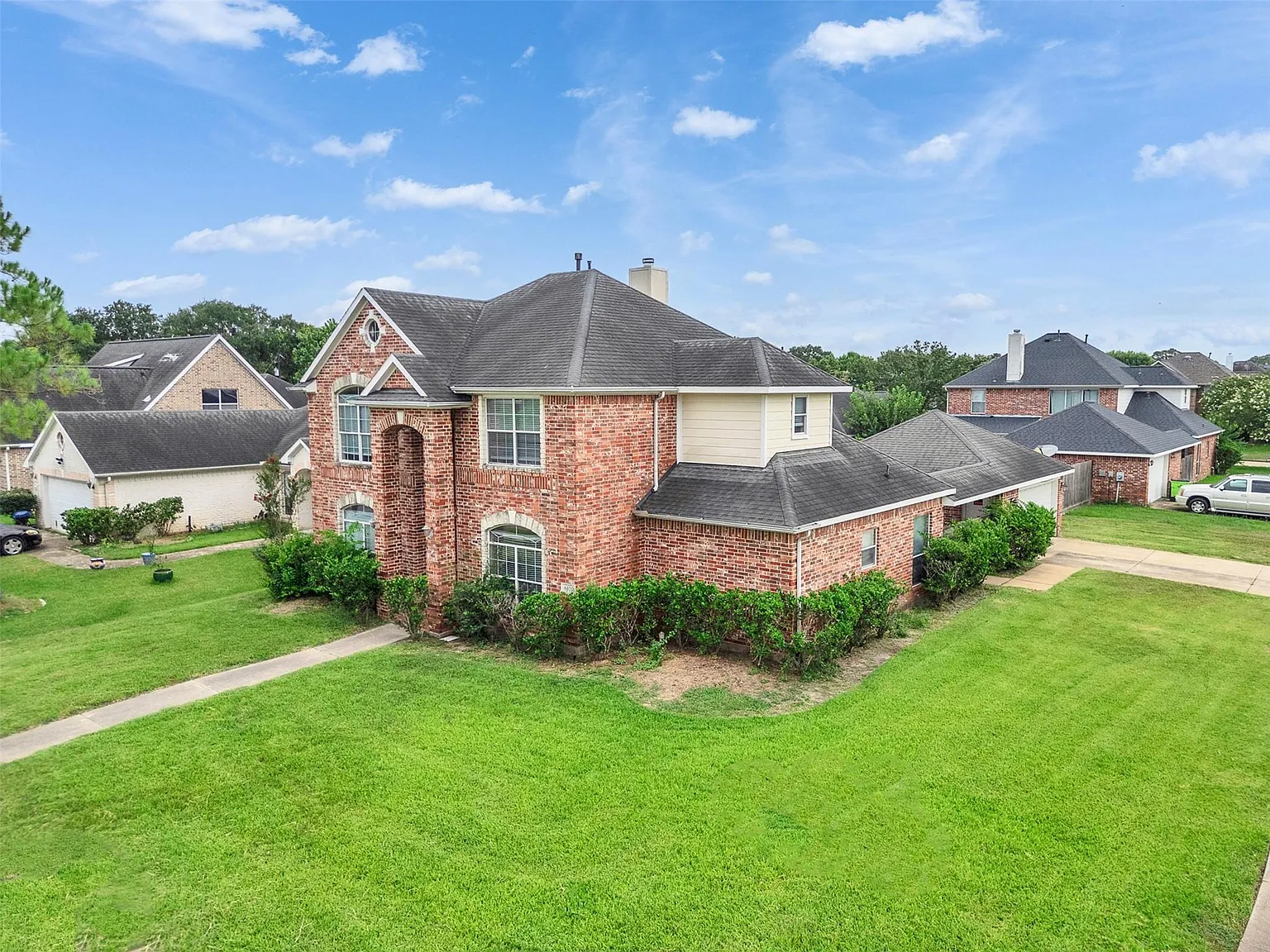4 bed, 2.5 bath, 2170 sqft, $2,499 — Photo 2