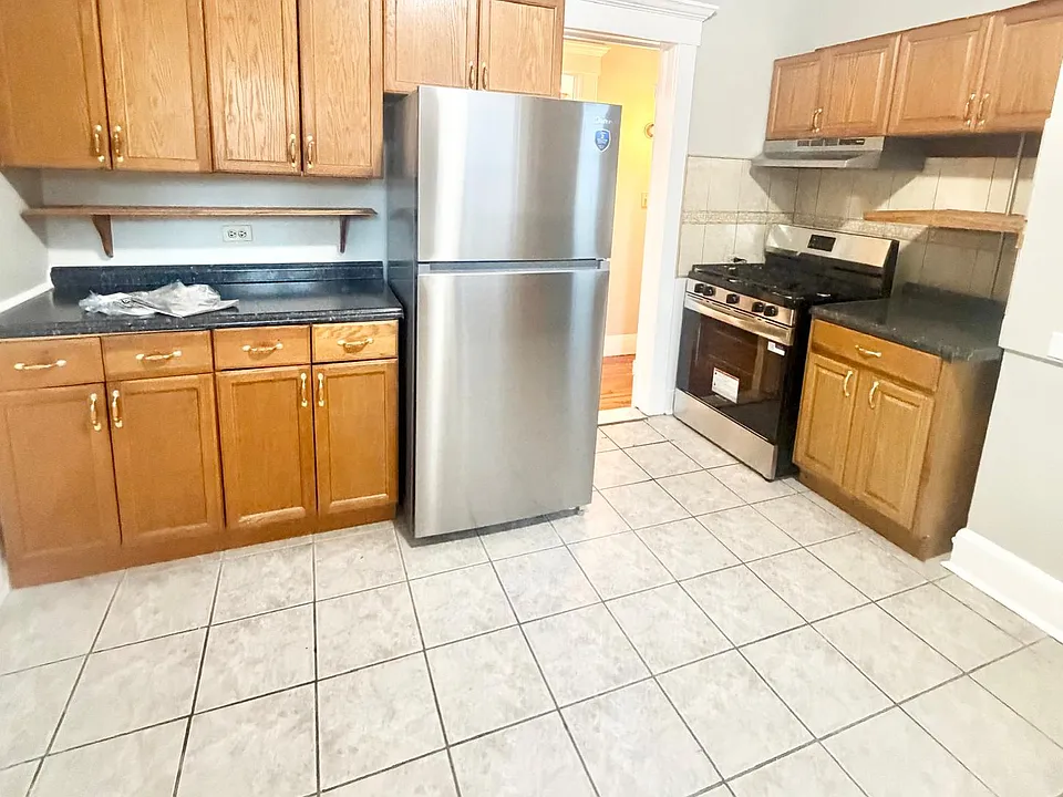 64 Stanley St #1