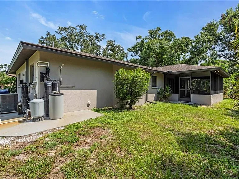 331 Burke Rd — Photo 28