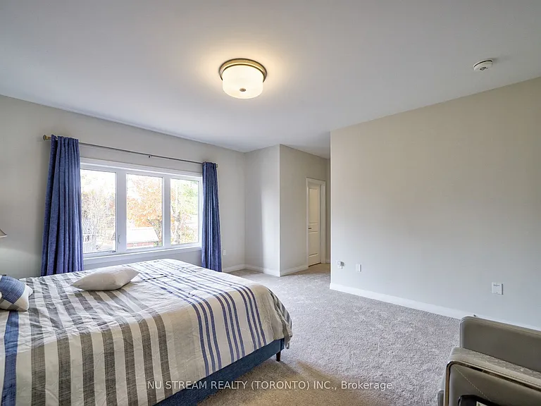 3185 Searidge St — Photo 17