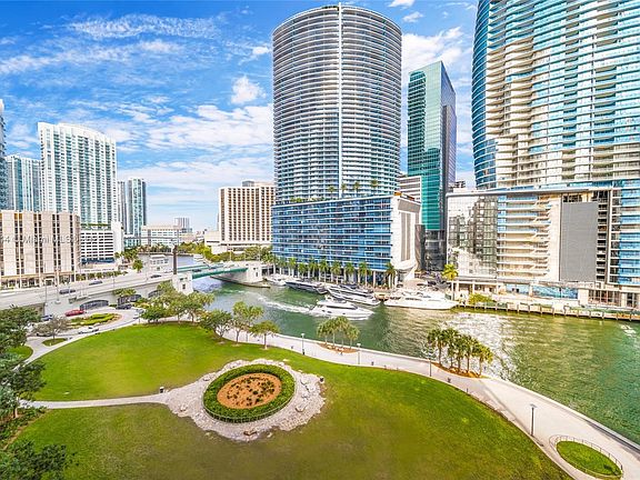 5th image of 465 Brickell Ave #1