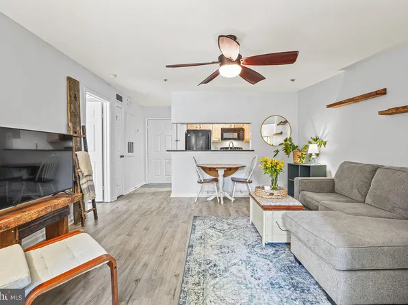 3313 Wyndham Cir APT 1212, Alexandria, VA 22302