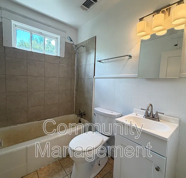 162 Chatsworth St — Photo 7