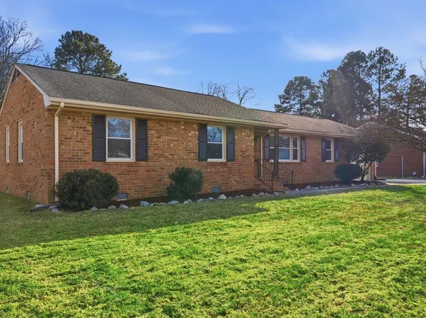 2617 N Elizabeth Harbor Dr, Chesapeake, VA 23321