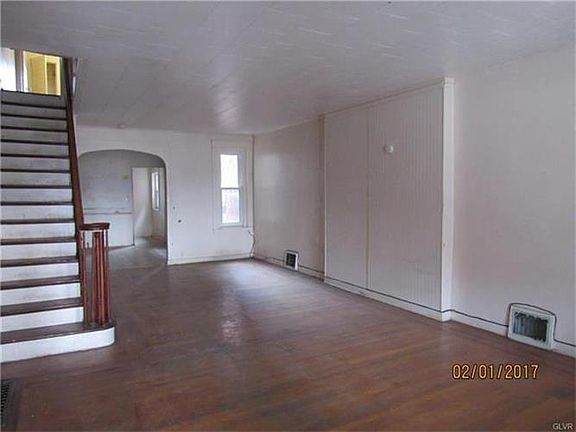 3rd image of 450 Hanover Ave