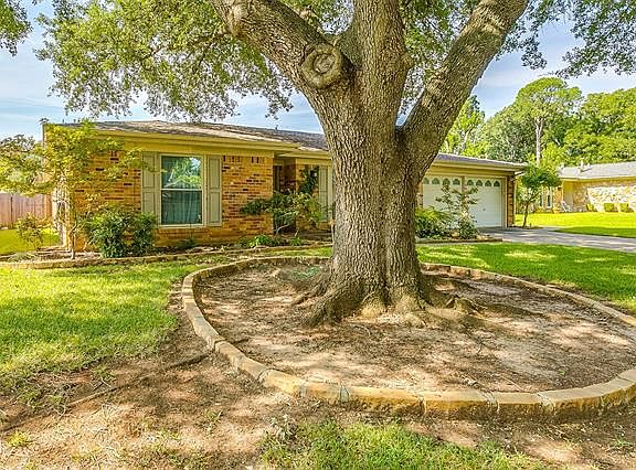 2nd image of 1209 Lyric Dr